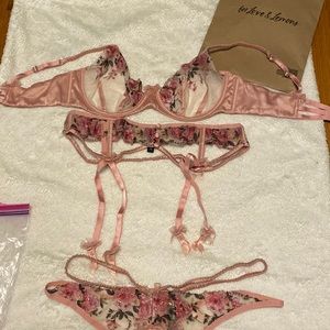 For love and lemons this is a XL bra garter is a XL thong is XL. SET